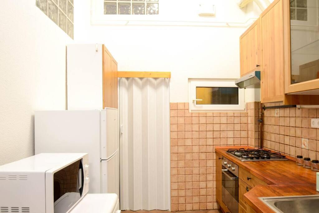 Famous Kiraly Street At Large 3Br 10Ppl @ Central Budapest Exterior photo